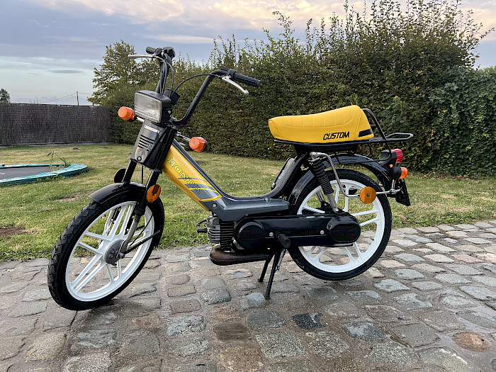 Honda Camino Custom Geel (DX Deluxe kader, GVA)
